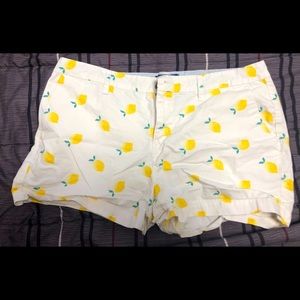 White lemon pattern shorts